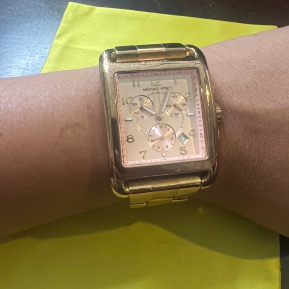 Rose Gold Michael Kors watch main image 4